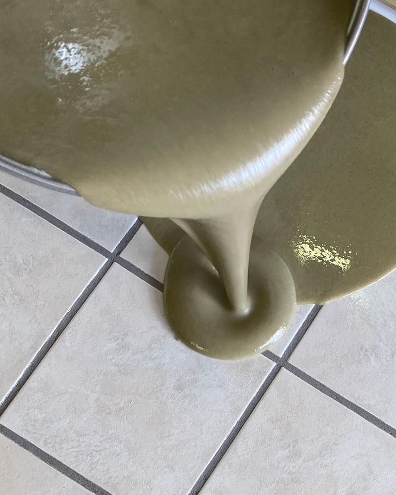 Smooth Prepare är en 2K epoxiprimer som fyller i ojämnheter och skal användast for ujämna golv.