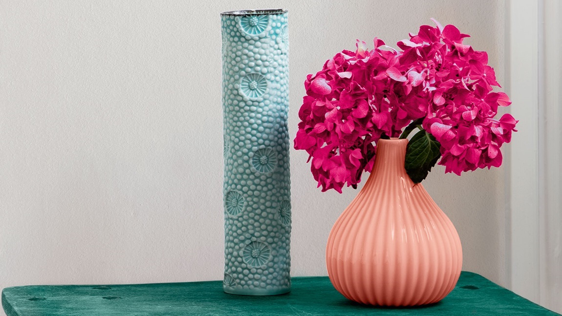 Bordet är målat med accentkulören ”Envy Me”